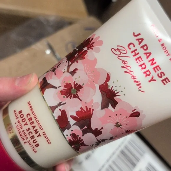 Bath & Body Works Japanese Cherry Blossom Creamy Body Scrub NWT NEW WITH TAG - Picture 2 of 10